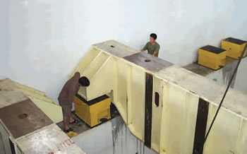 在沖壓設備底部和土建基礎之間安裝就位的隔而固隔振器